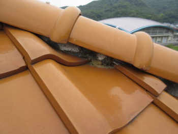 漆喰の劣化,棟瓦のズレ,丸瓦