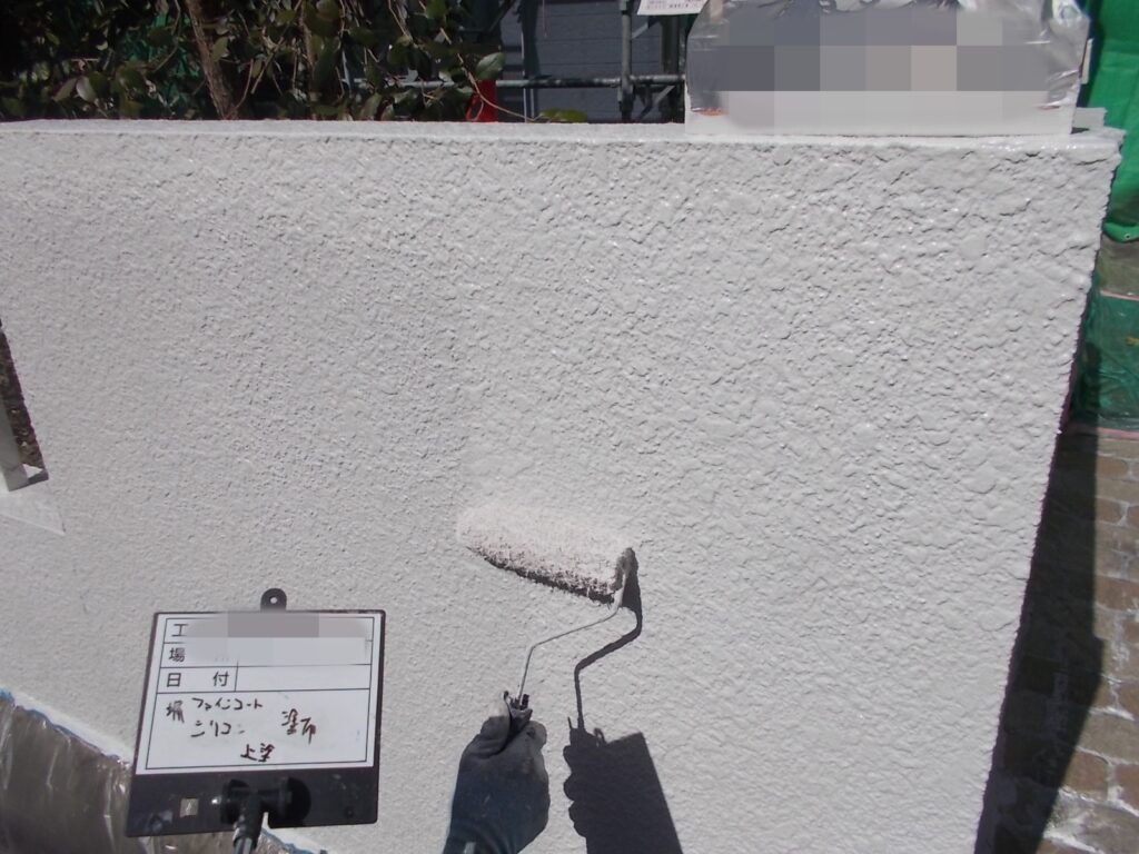 塀の塗装は外壁と同じシリコン塗装です。